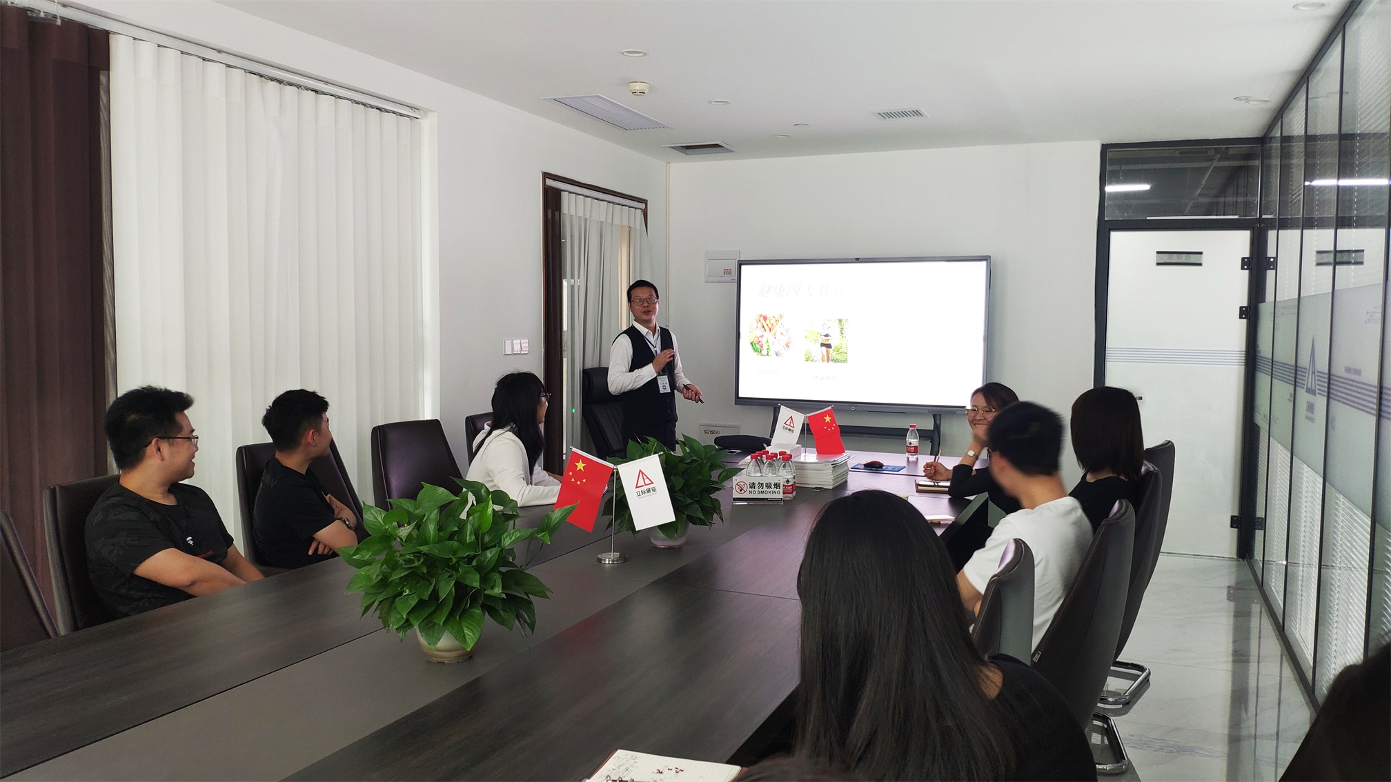 健康生活，快樂工作丨我司開展《強(qiáng)化健康教育·實(shí)現(xiàn)全民健康》主題講座